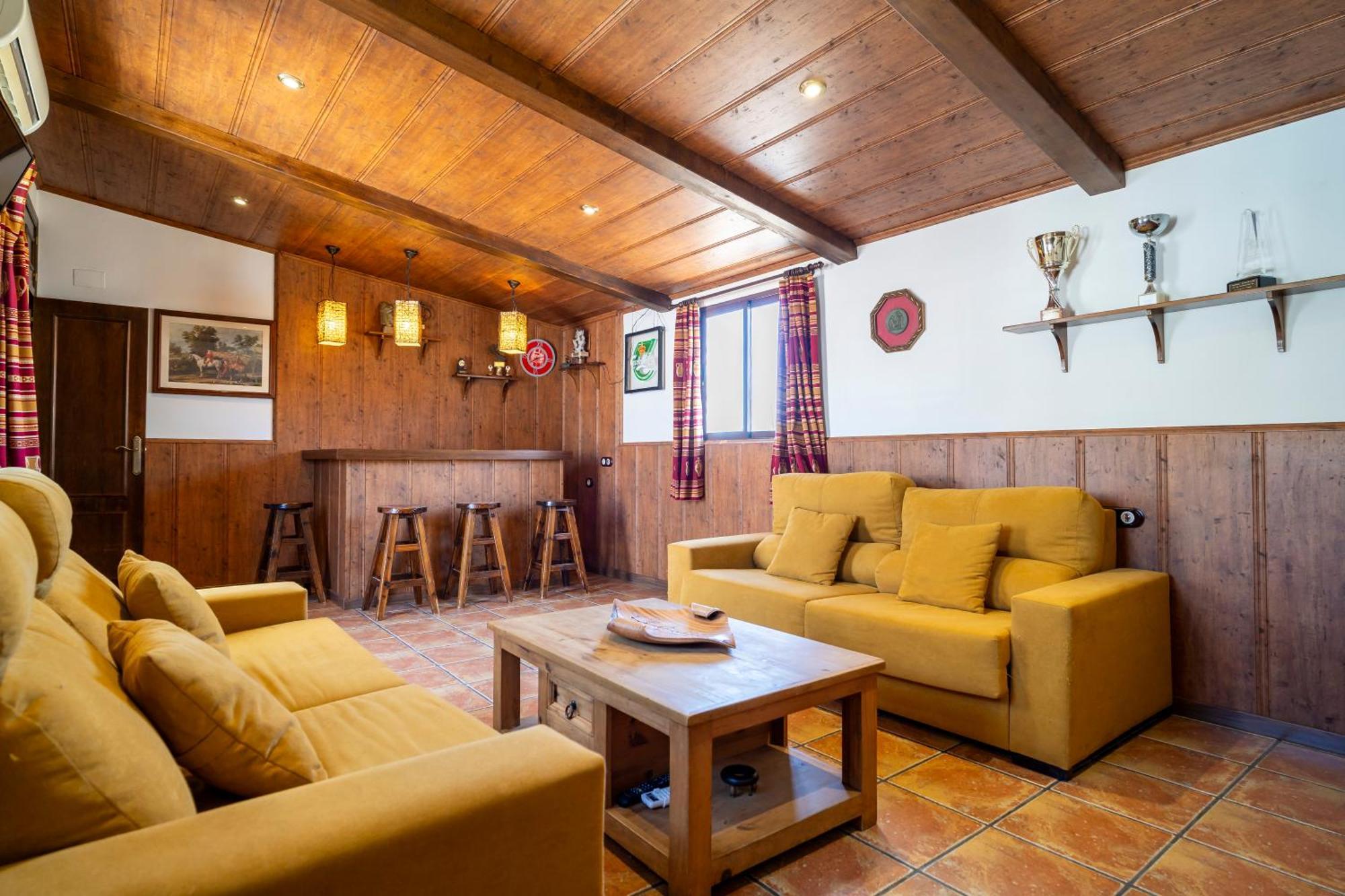 Casa Con Patio Y Terraza En Barrio Historico De La Villa, Junto Al Adarve Priego De Cordoba Luaran gambar