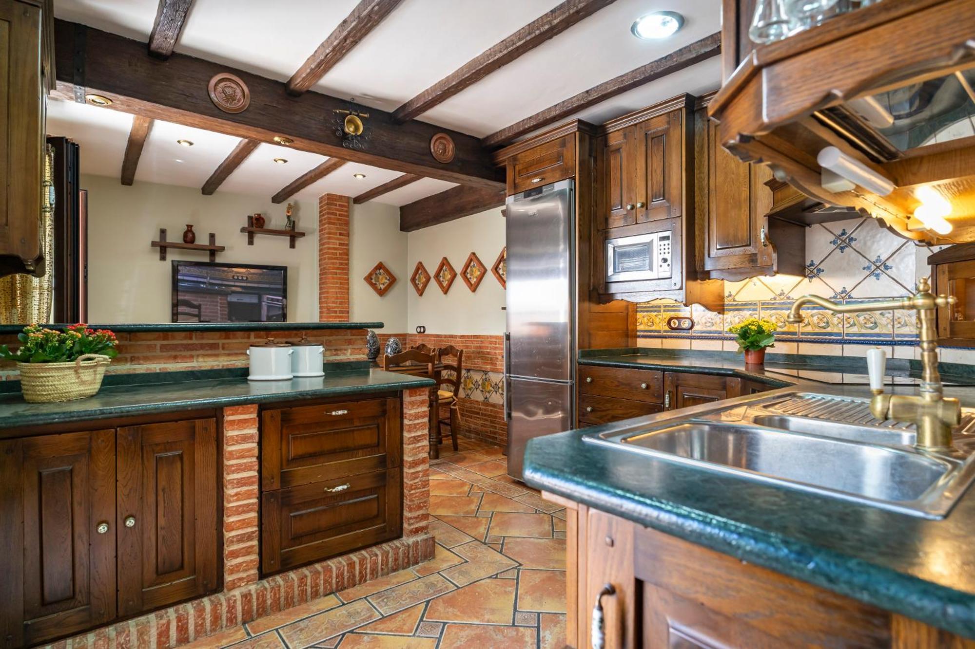 Casa Con Patio Y Terraza En Barrio Historico De La Villa, Junto Al Adarve Priego De Cordoba Luaran gambar