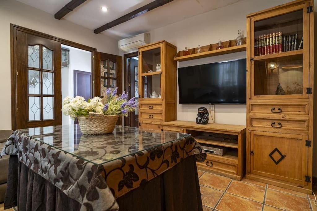 Casa Con Patio Y Terraza En Barrio Historico De La Villa, Junto Al Adarve Priego De Cordoba Luaran gambar