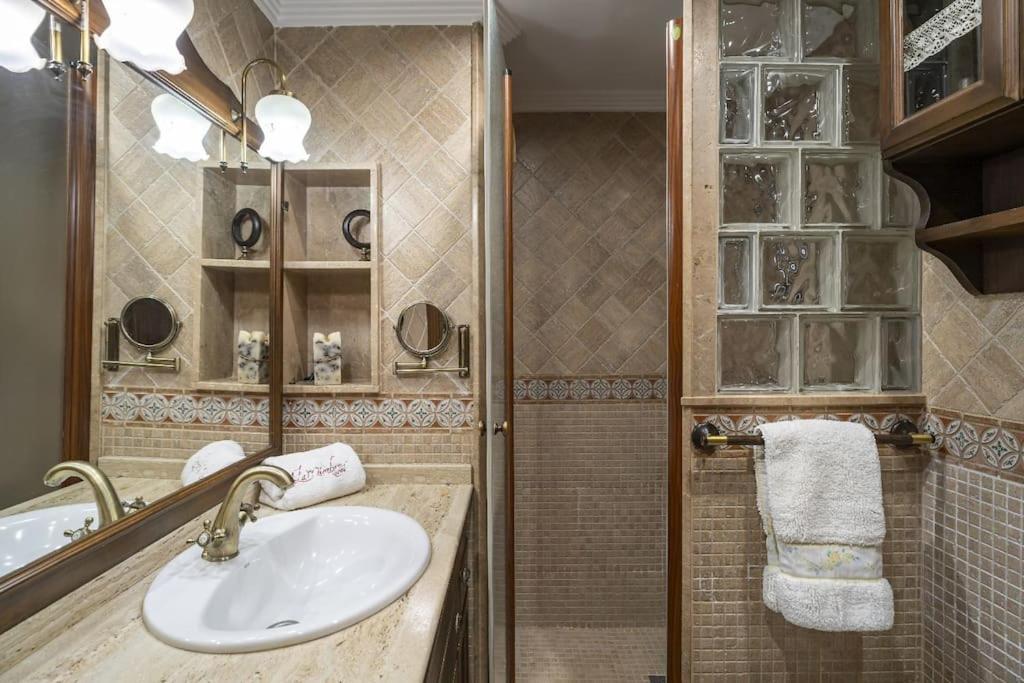 Casa Con Patio Y Terraza En Barrio Historico De La Villa, Junto Al Adarve Priego De Cordoba Luaran gambar