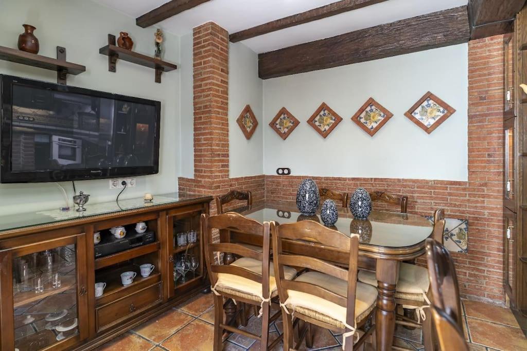 Casa Con Patio Y Terraza En Barrio Historico De La Villa, Junto Al Adarve Priego De Cordoba Luaran gambar