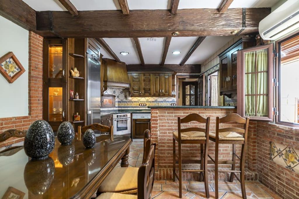 Casa Con Patio Y Terraza En Barrio Historico De La Villa, Junto Al Adarve Priego De Cordoba Luaran gambar