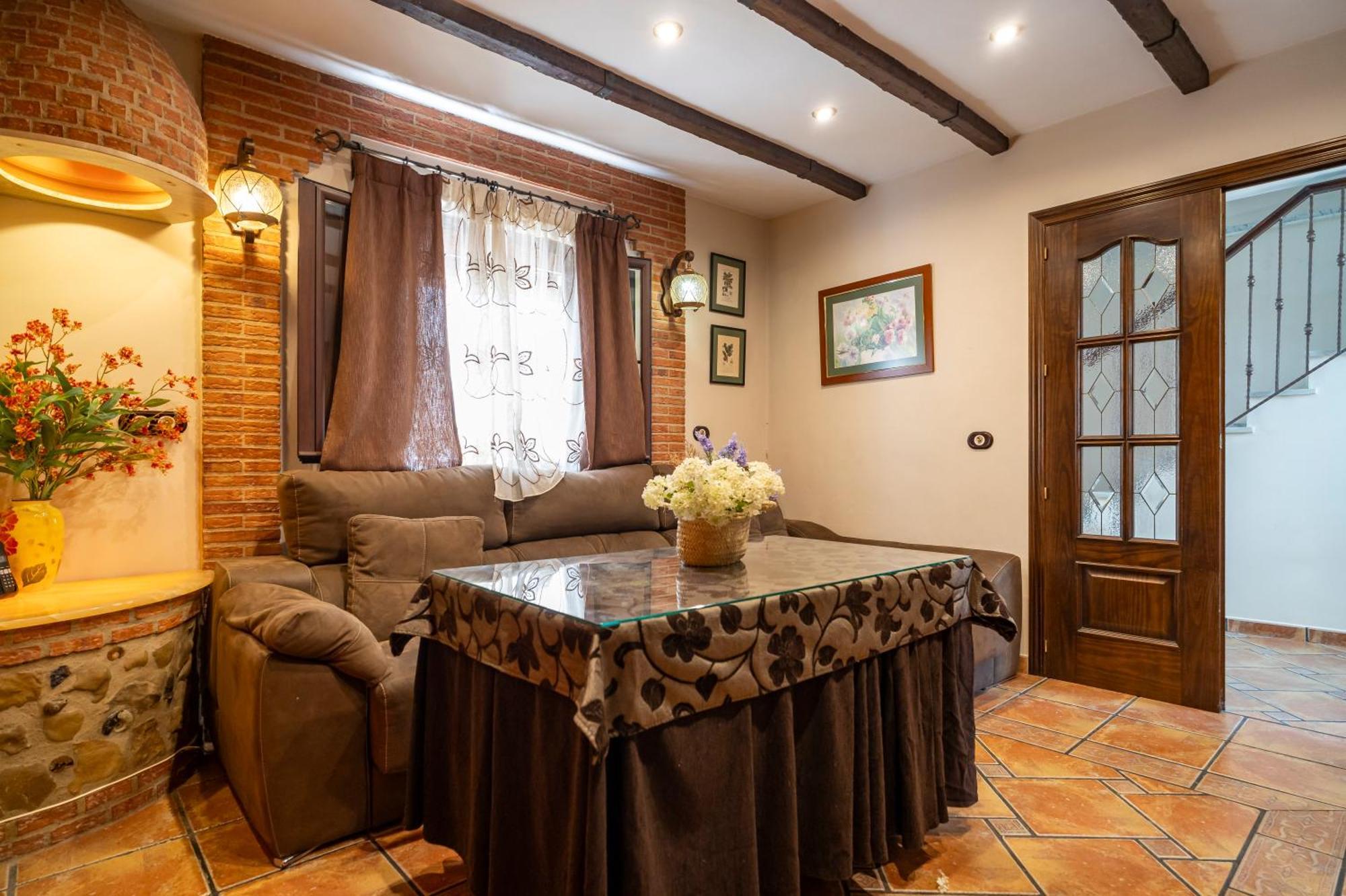 Casa Con Patio Y Terraza En Barrio Historico De La Villa, Junto Al Adarve Priego De Cordoba Luaran gambar